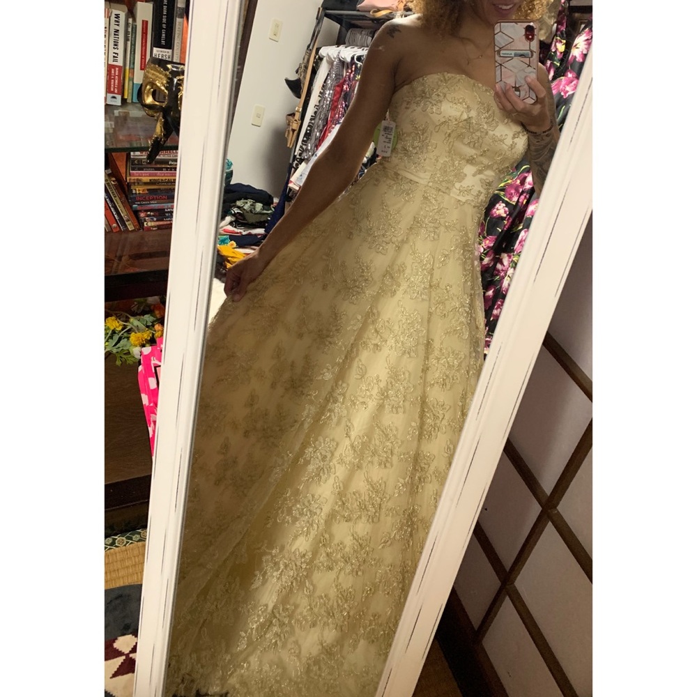 Windsor NWT gold lace gown